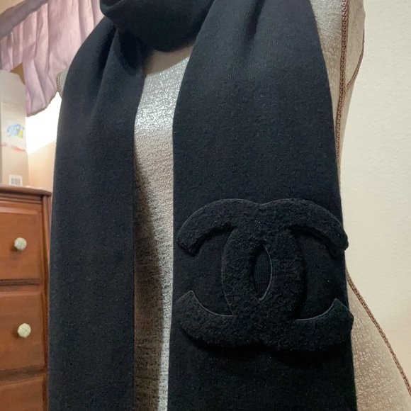 Authentic Chanel black cashmere scarf - Picture 2 of 4